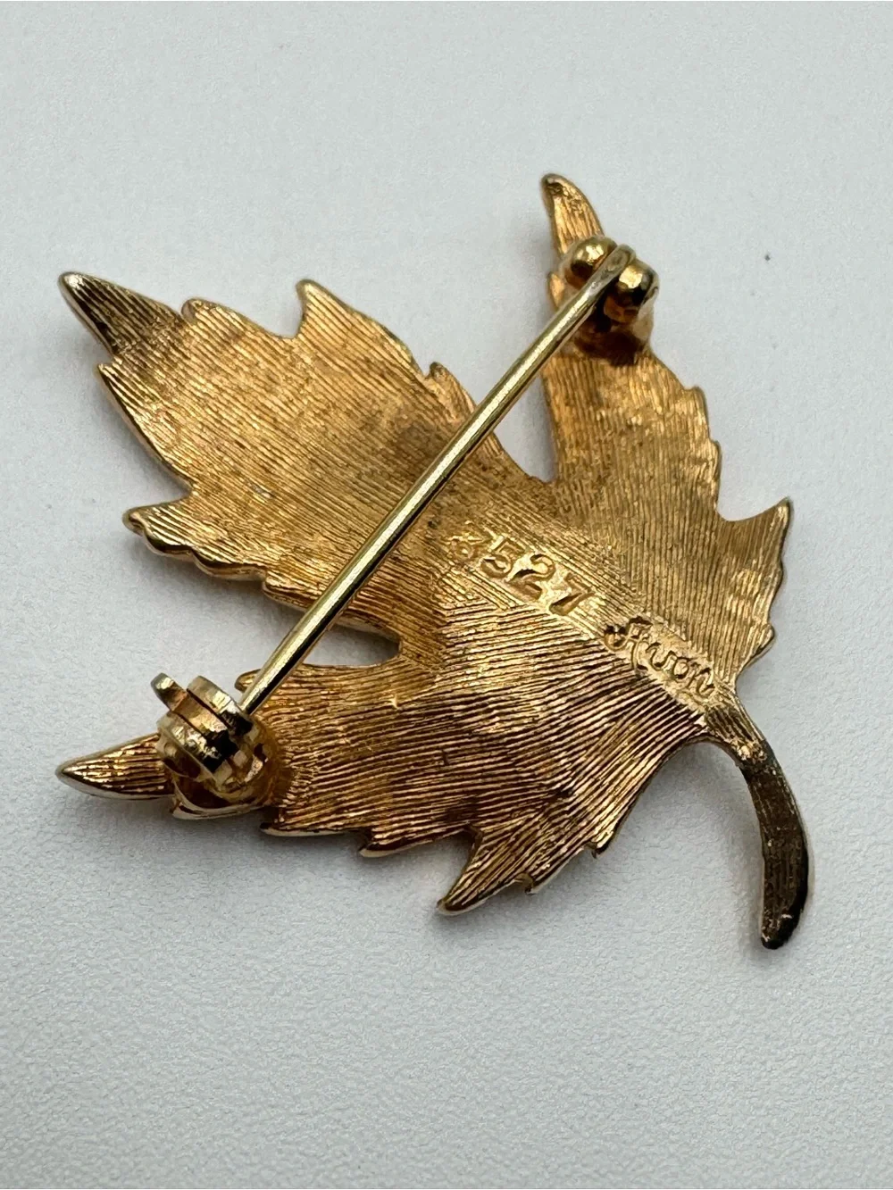 Avon Gold Tone Maple Leaf Brooch Signed #3527 Vintage